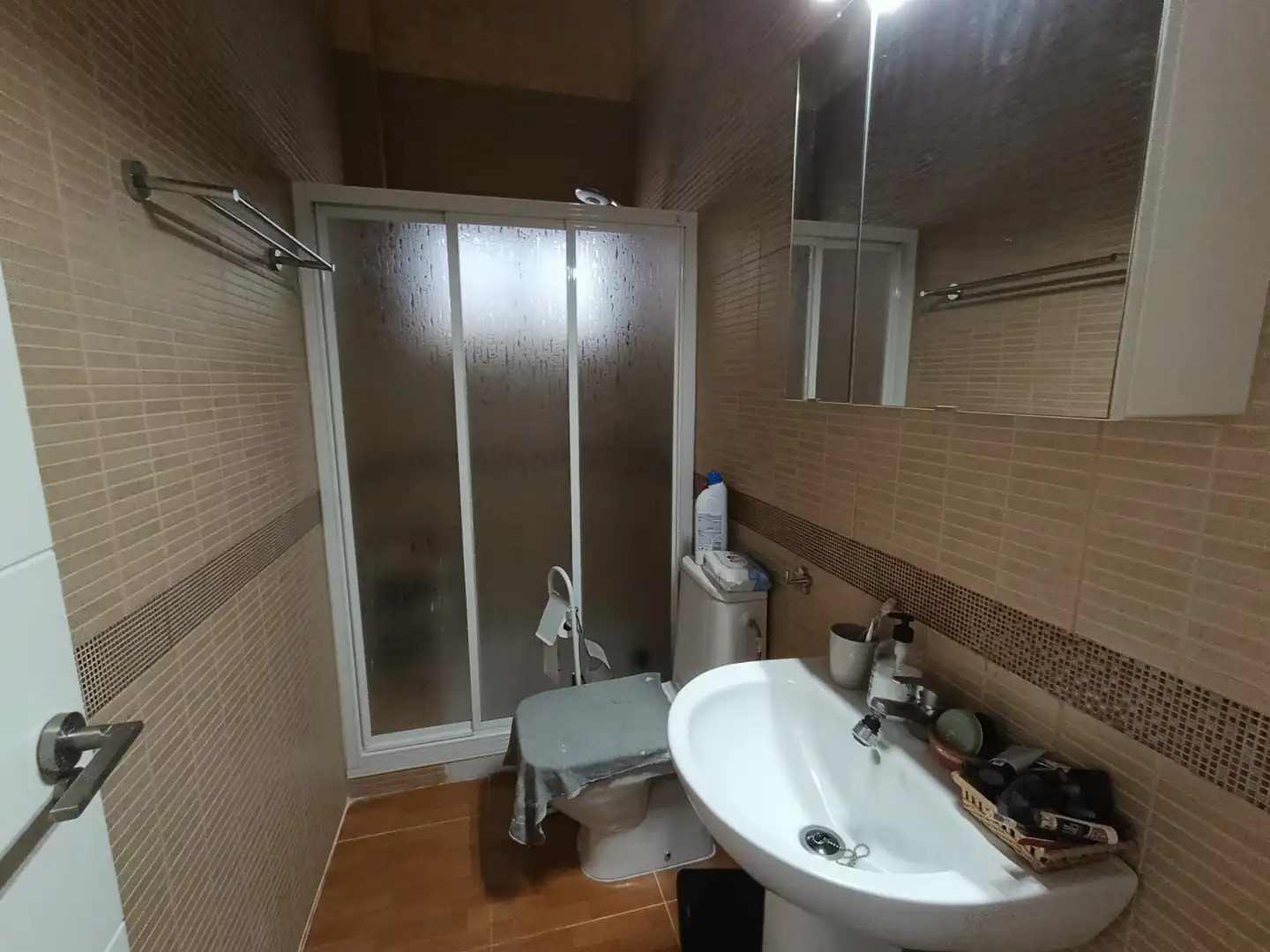 Badezimmer von Erdgeschoss zum Verkauf in Punta Umbría mit Möbliert, Ofen und Waschmaschine