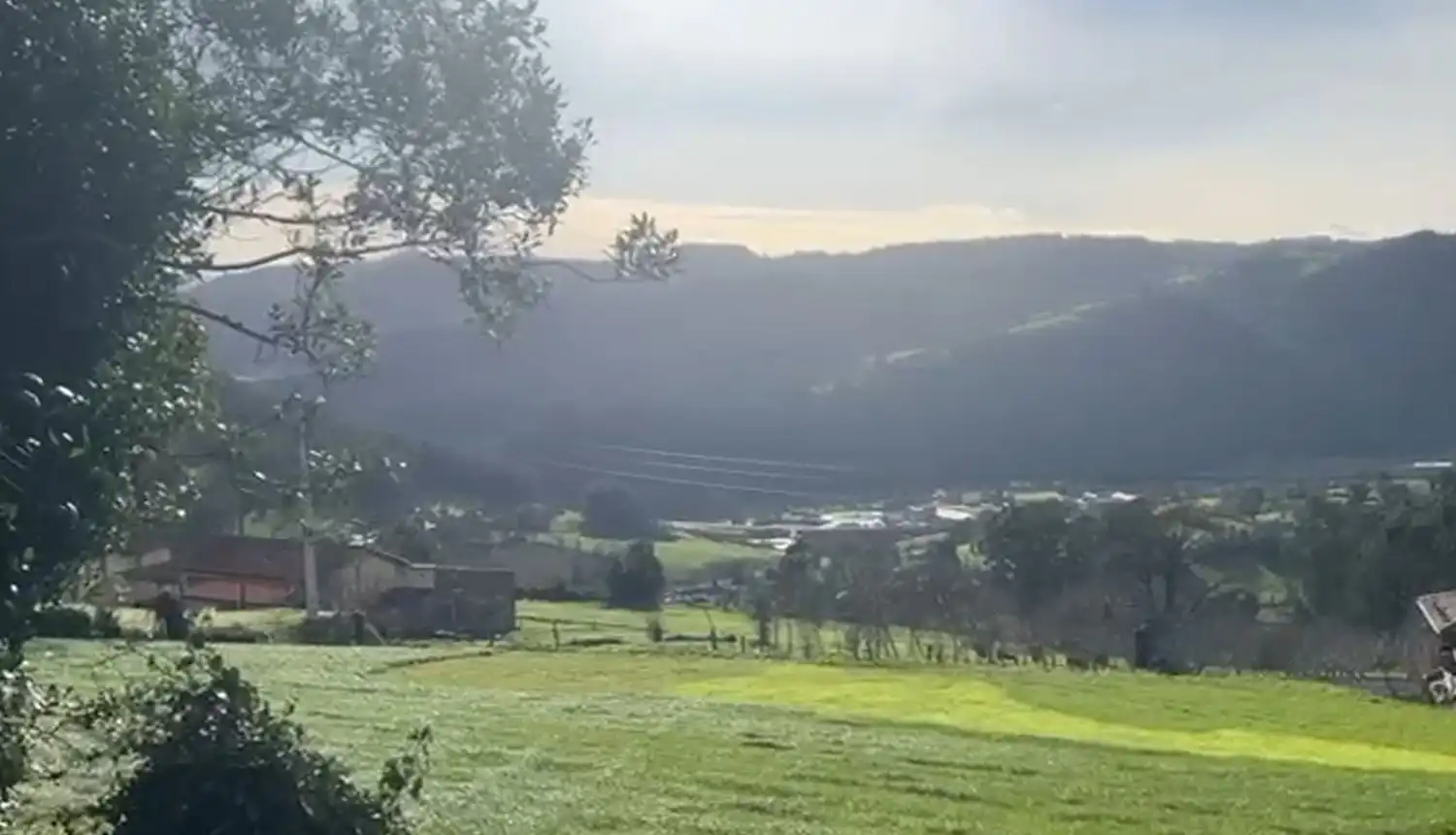 Vista exterior de Casa o xalet en venda en Salas amb Terrassa i Piscina
