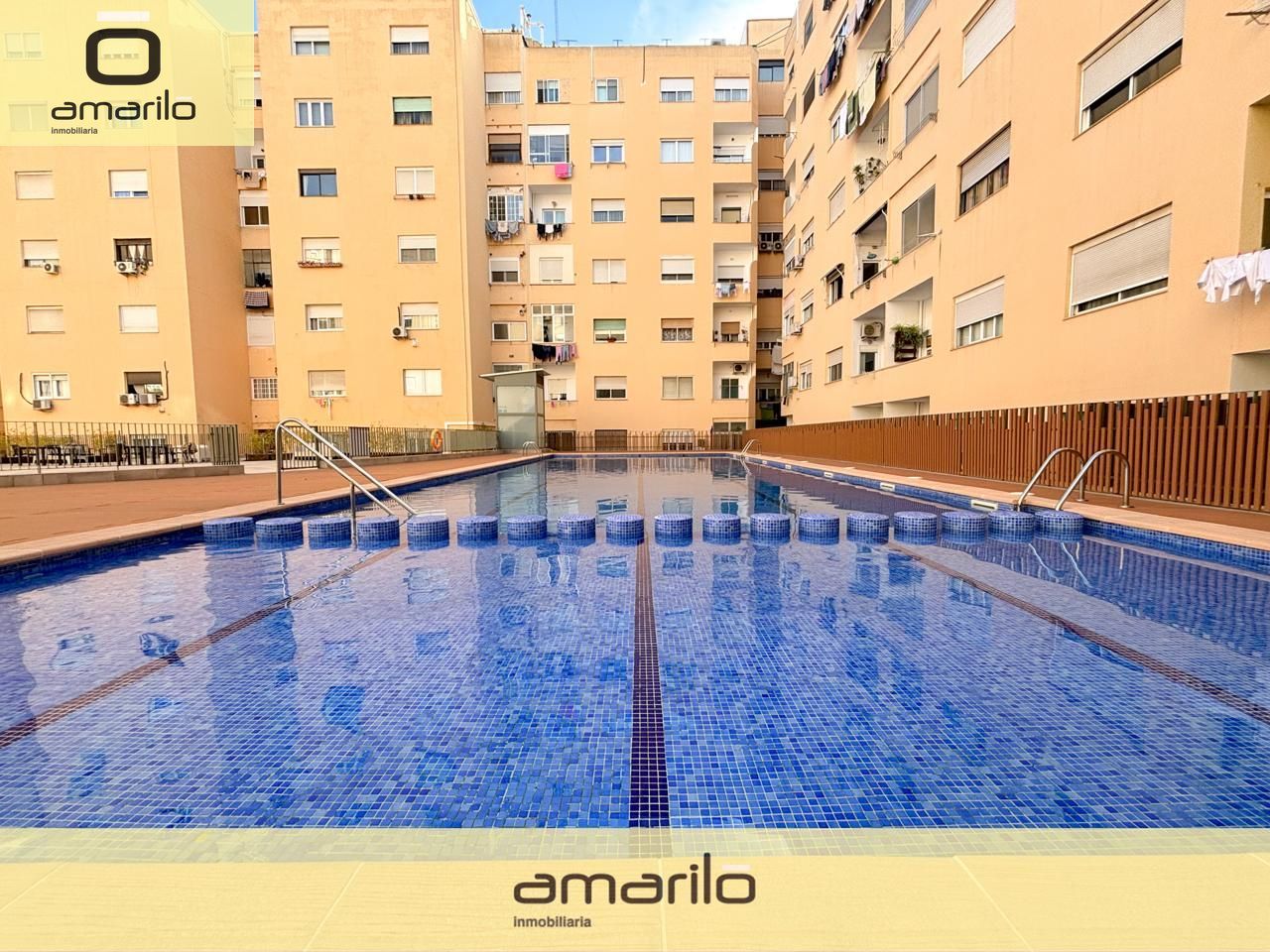 Swimming pool of Flat for sale in  Valencia Capital  with Air Conditioner, Storage room and Swimming Pool