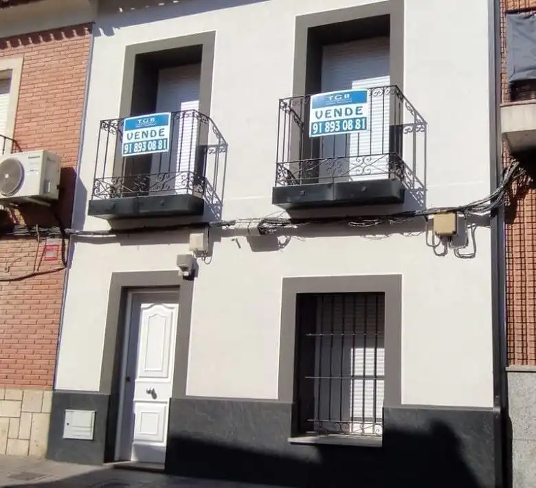Vista exterior de Casa o xalet en venda en Ciempozuelos amb Aire condicionat, Calefacció i Jardí privat