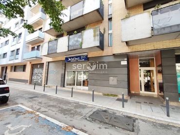 Locale commerciale in vendita a Paseo Dels Paisos Catalans 89