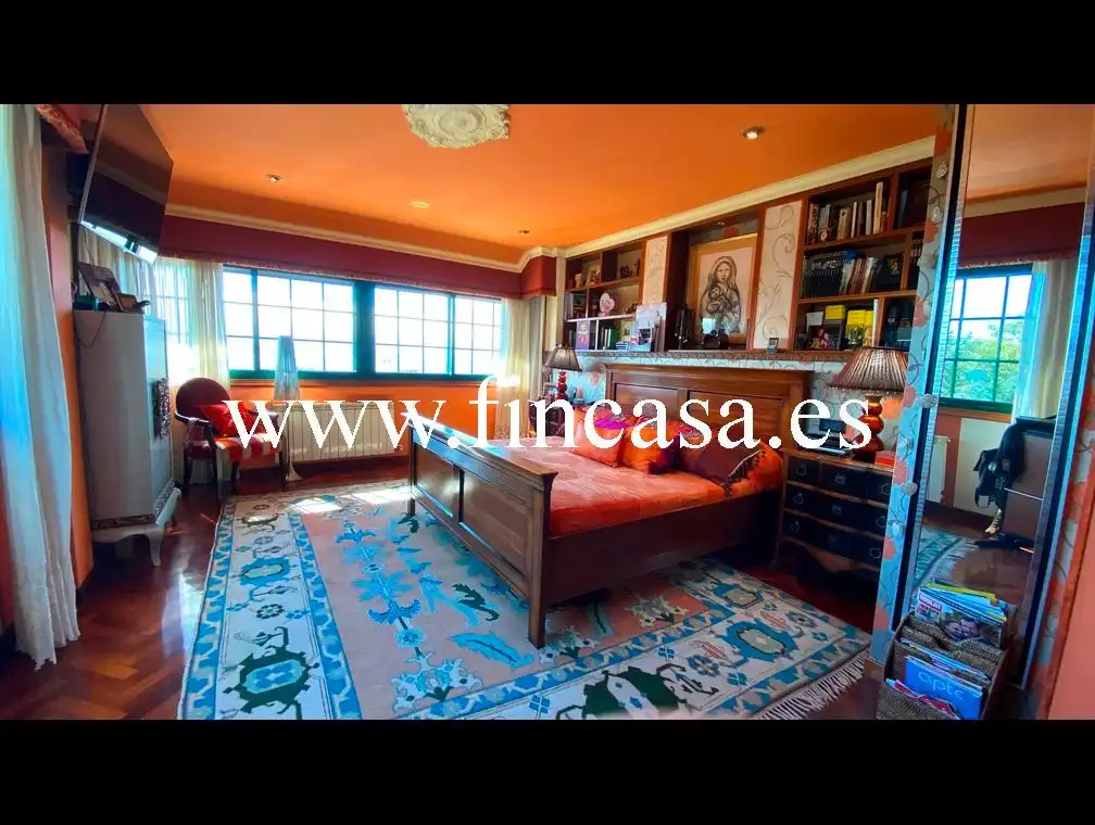 Habitación de Casa o chalet en venta en Vigo  con Calefacción, Jardín privado y Parquet