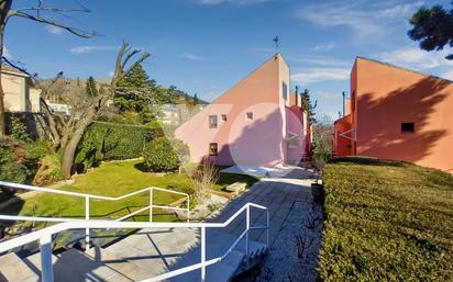 Vista exterior de Casa o xalet en venda en San Lorenzo de El Escorial amb Calefacció, Jardí privat i Piscina comunitària