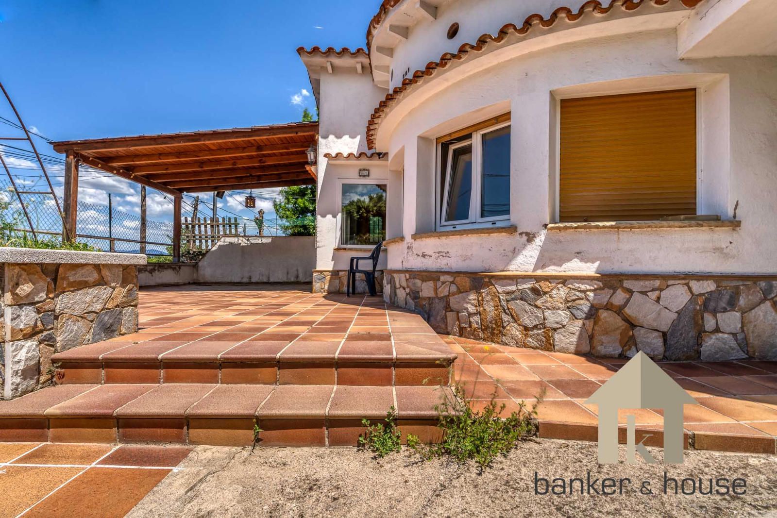 Vista exterior de Casa o xalet en venda en Cerdanyola del Vallès amb Calefacció, Parquet i Terrassa