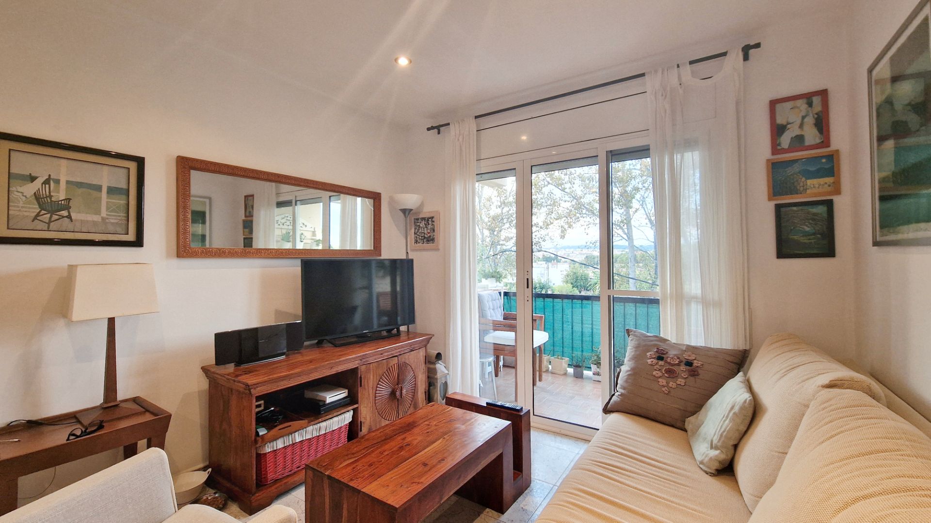 Living room of Flat for sale in Vilanova i la Geltrú  with Terrace, Storage room and Furnished