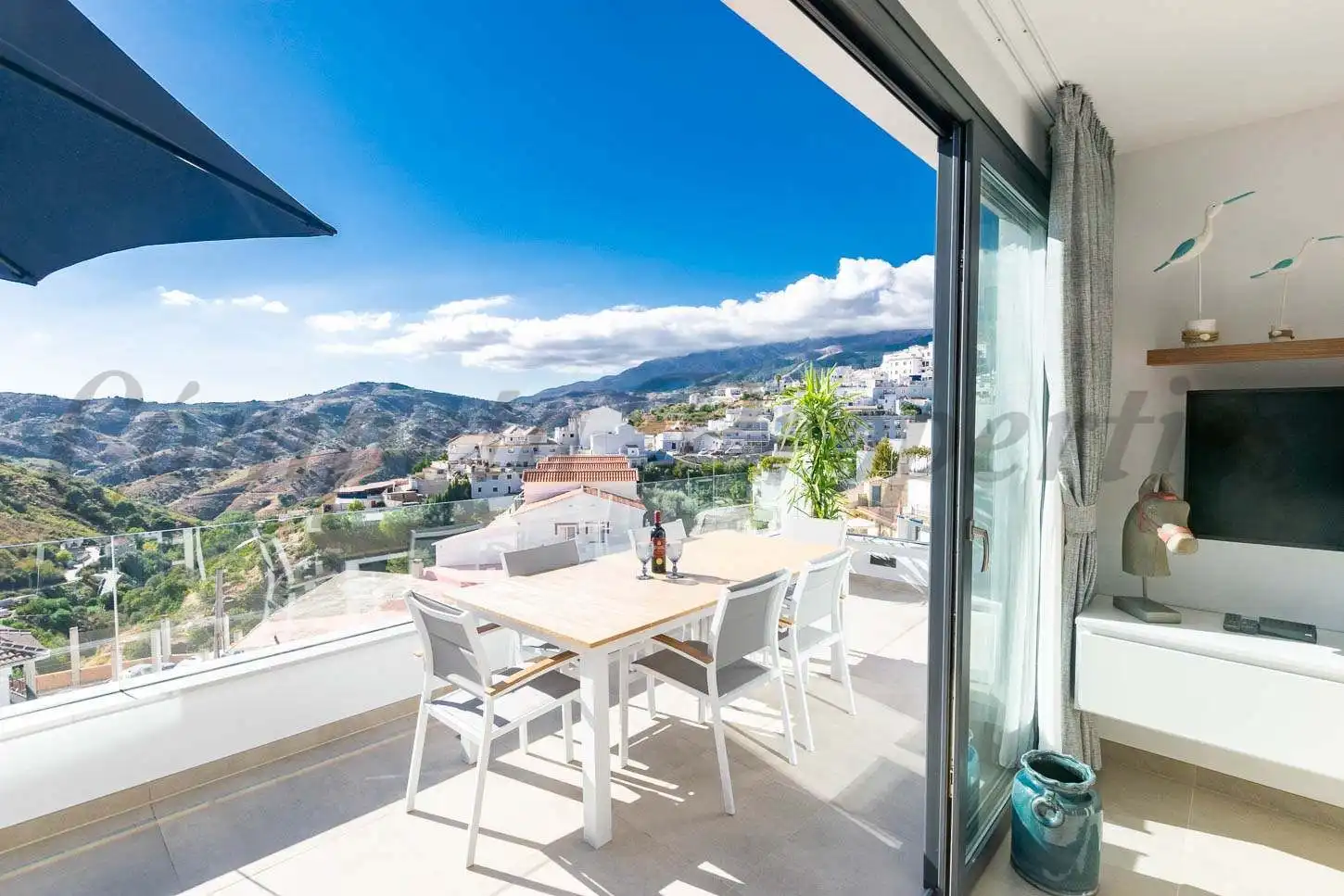 Apartamento con terraza en alquiler en Cómpeta