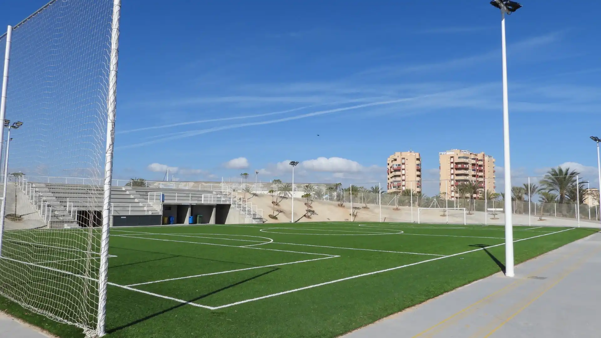 Vista exterior de Pis en venda en La Manga del Mar Menor amb Aire condicionat, Calefacció i Terrassa