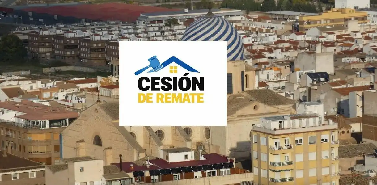 Vista exterior de Casa o xalet en venda en Yecla amb Jardí privat