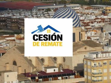 Casa amb jardí en venda a Yecla