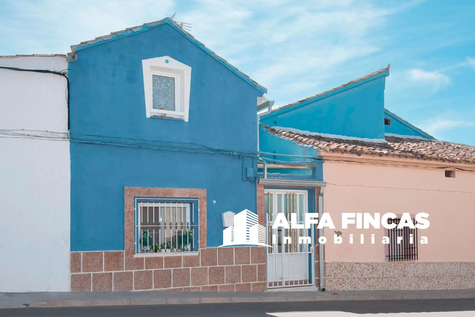 Vista exterior de Casa o chalet en venta en Vara de Rey con Aire acondicionado, Calefacción y Jardín privado