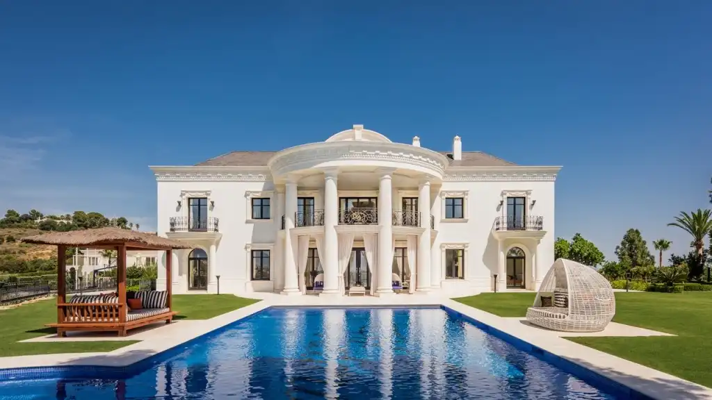 Chalet con piscina en venta en Milla de Oro
