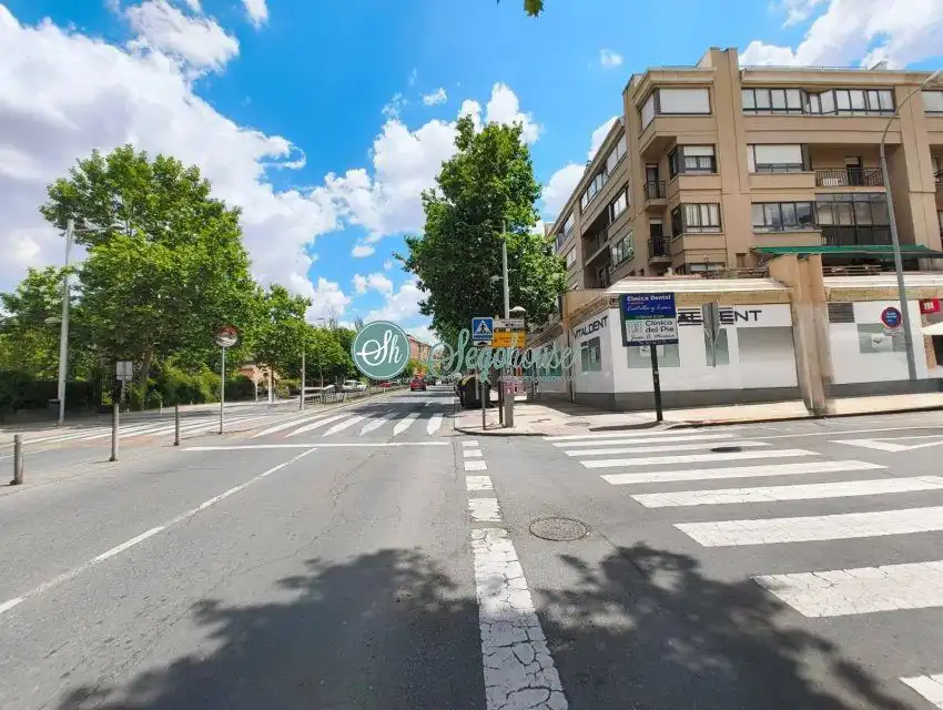Außenansicht von Wohnung zum Verkauf in Segovia mit Heizung, Parkett und Terrasse