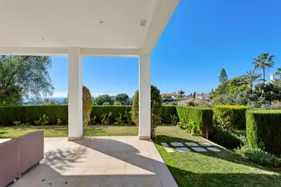 Jardí de Casa o xalet en venda en Marbella amb Aire condicionat, Calefacció i Jardí privat