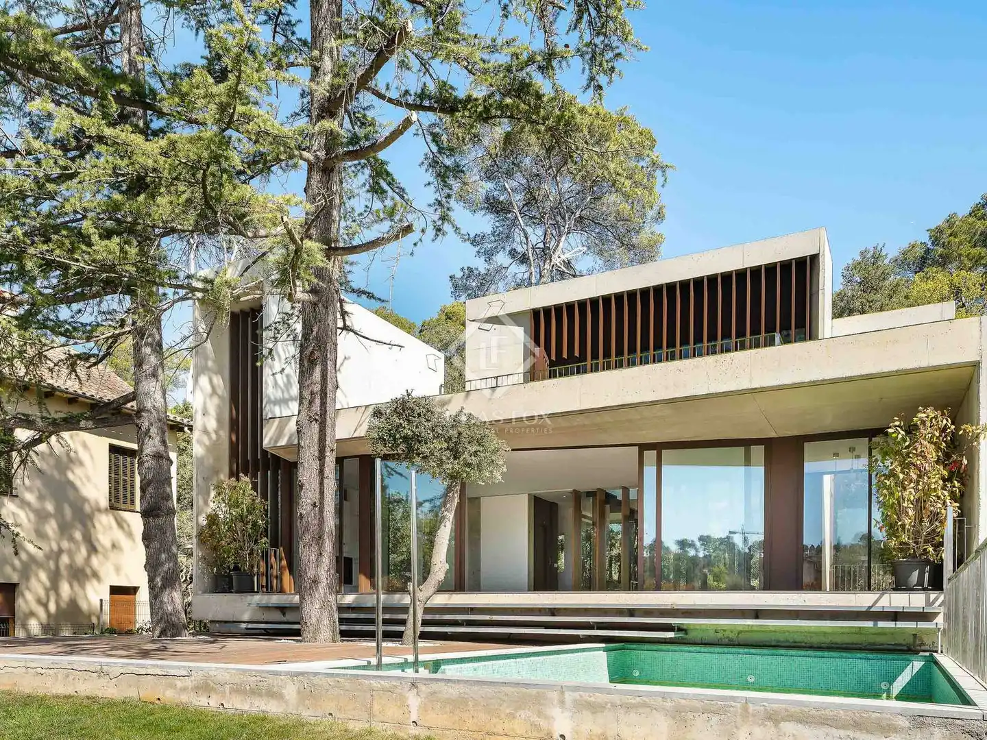 Vista exterior de Casa o xalet en venda en Sant Cugat del Vallès amb Aire condicionat, Calefacció i Jardí privat