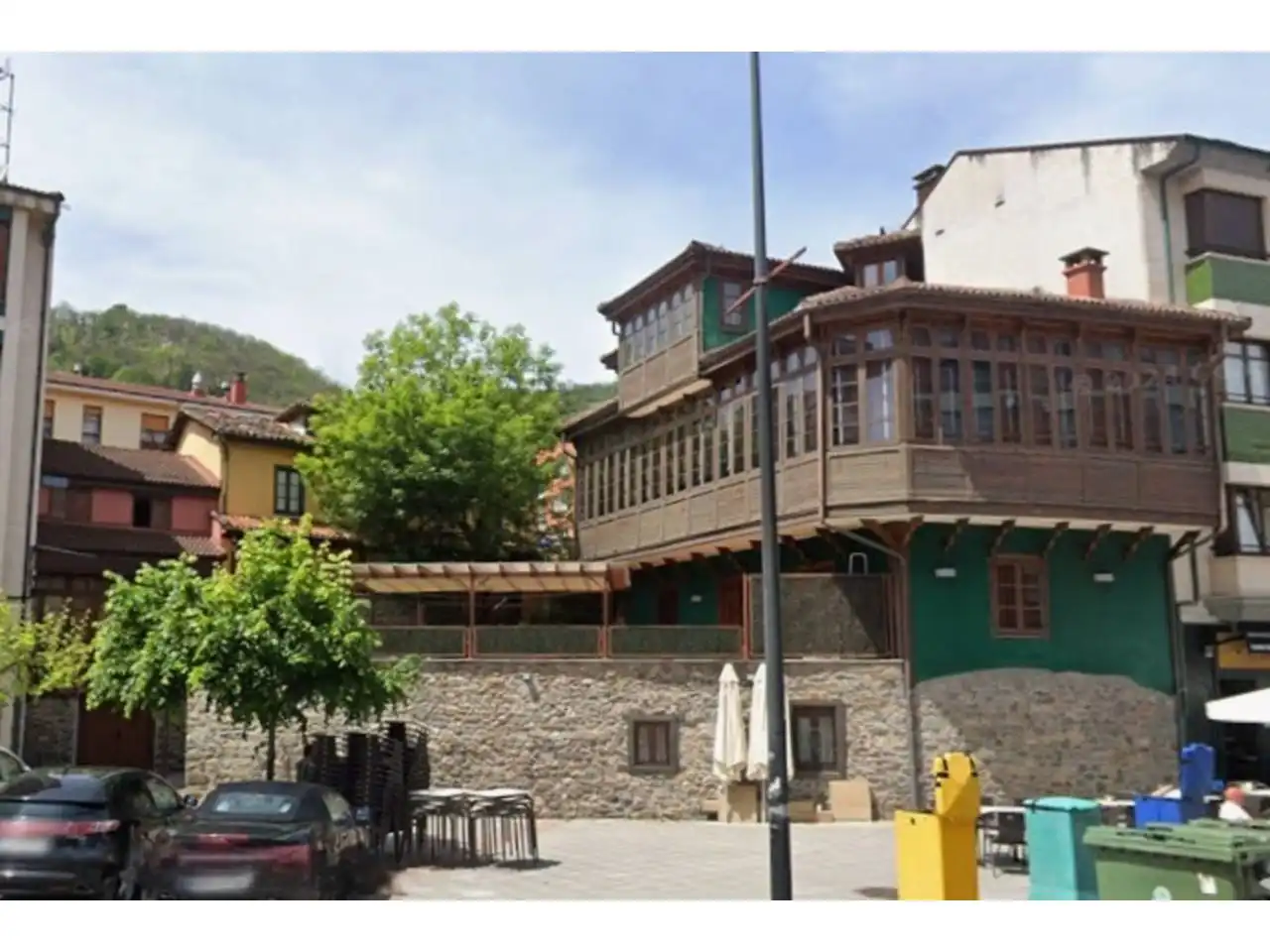Außenansicht von Einfamilien-Reihenhaus zum Verkauf in Lena mit Heizung, Terrasse und Möbliert