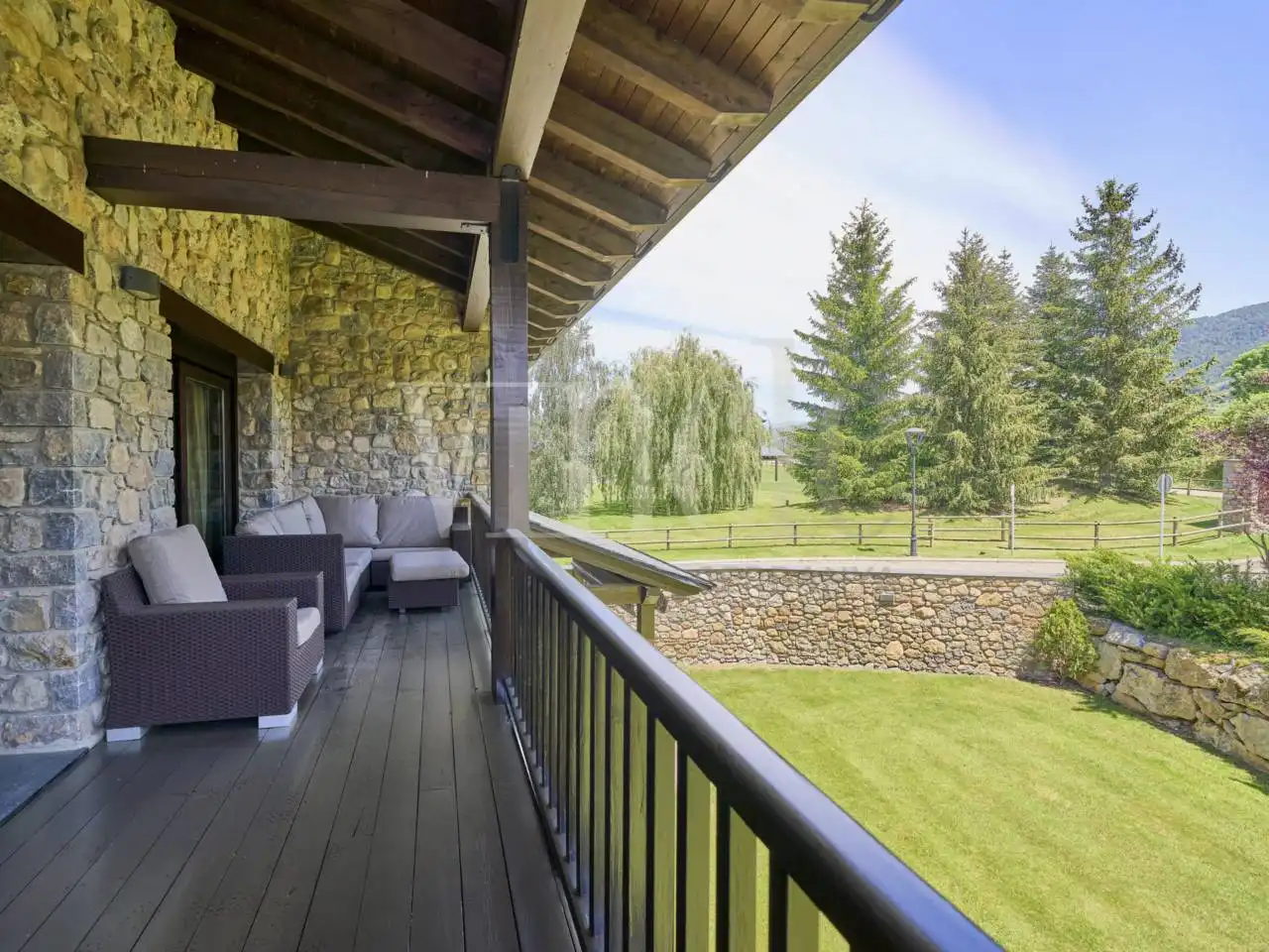 Duplexes for sale in Das