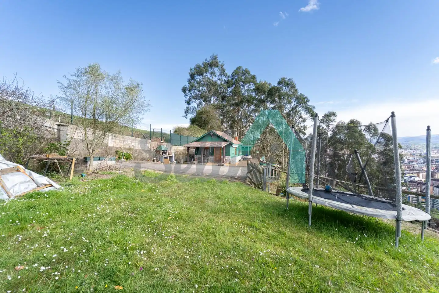 Casa o xalet en venda en Oviedo  amb Jardí privat, Terrassa i Traster