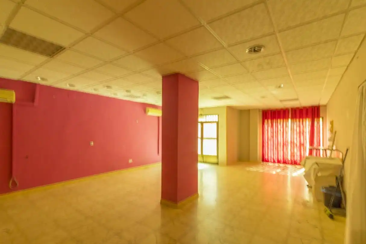 Commercial properties for sale in Yepes  with Air Conditioner