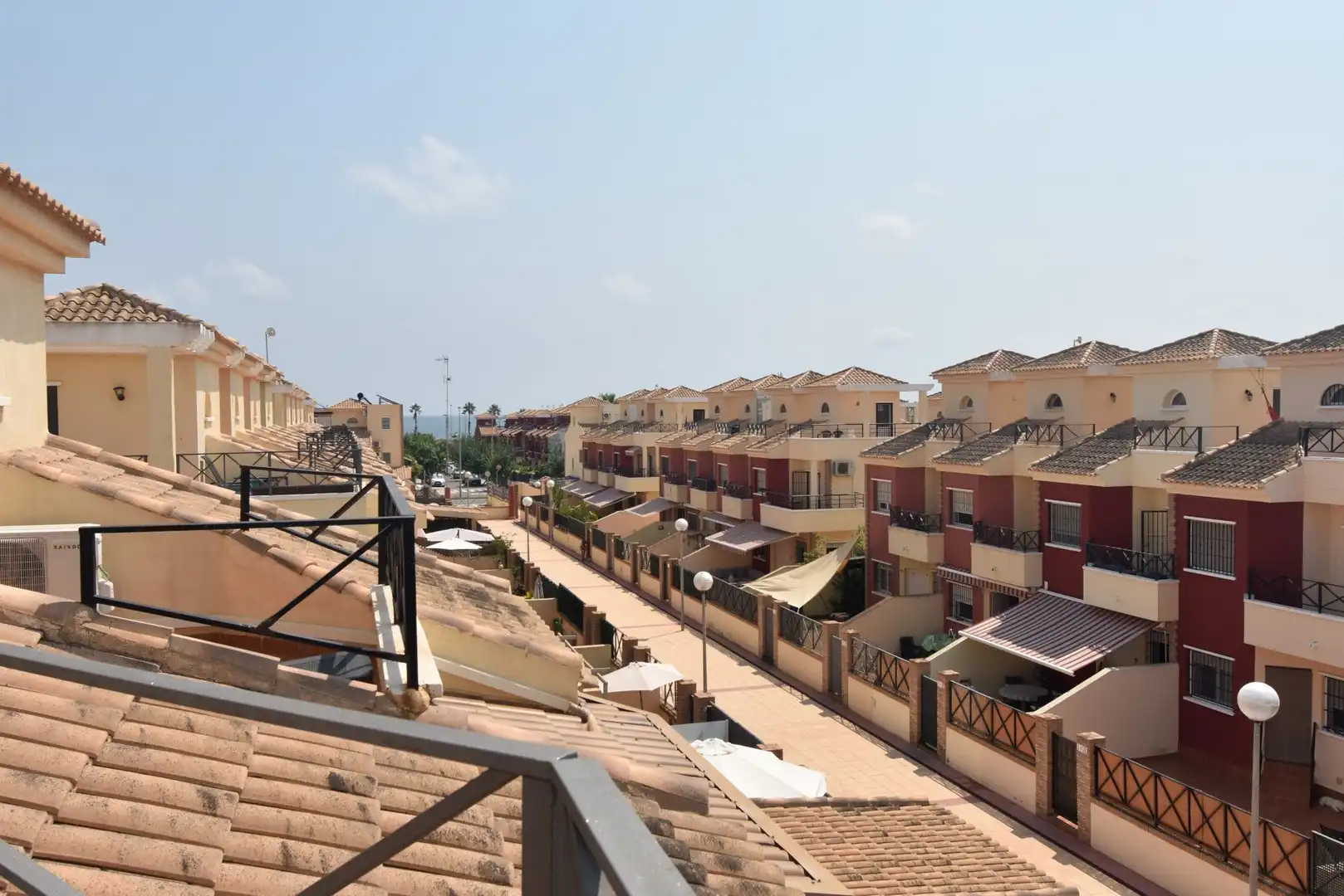Vista exterior de Dúplex en venta en Pilar de la Horadada con Aire acondicionado, Calefacción y Jardín privado