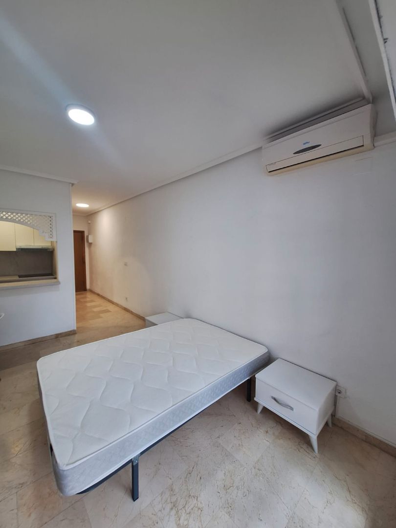 Bedroom of Flat to rent in Torrevieja  with Air Conditioner, Furnished and Oven