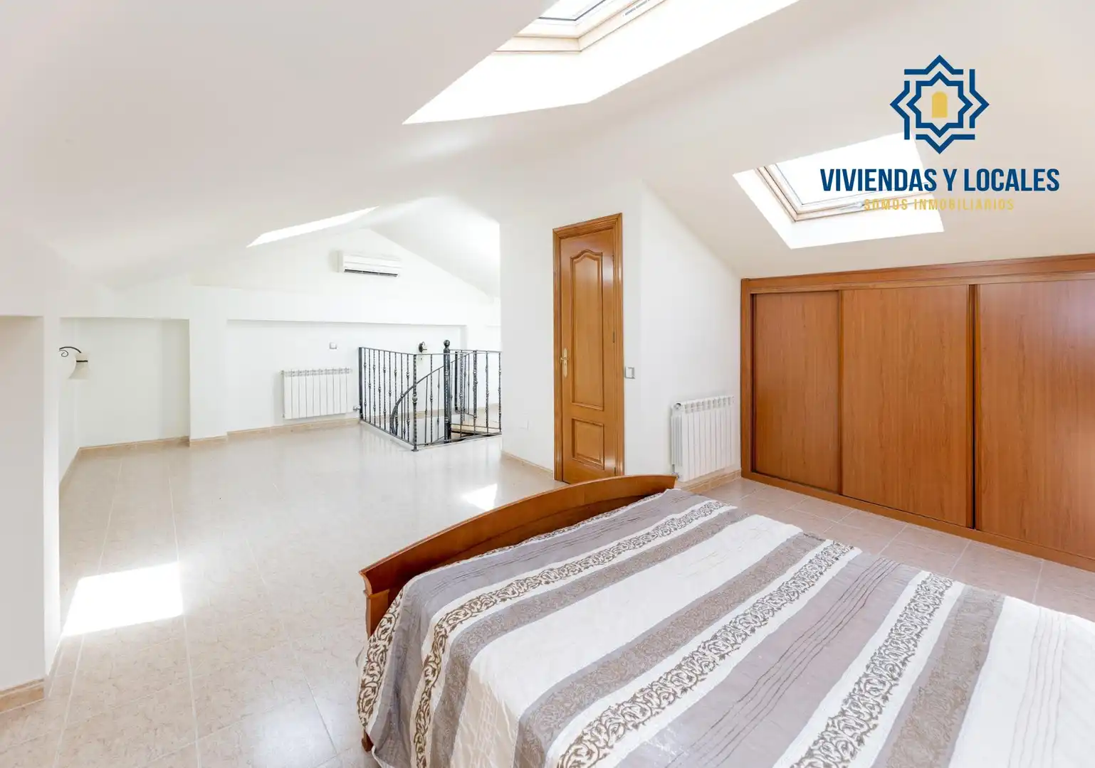 Bedroom of Houses for sale in Dílar  with Air Conditioner, Heating and Private garden