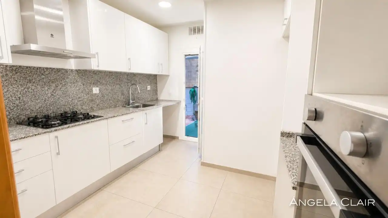 Kitchen of Flat for sale in Barcelona  with Air Conditioner, Heating and Parquet flooring