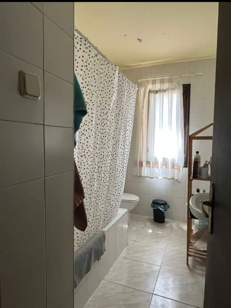 Baño de Piso de alquiler en Toledo con Aire acondicionado, Calefacción y Amueblado