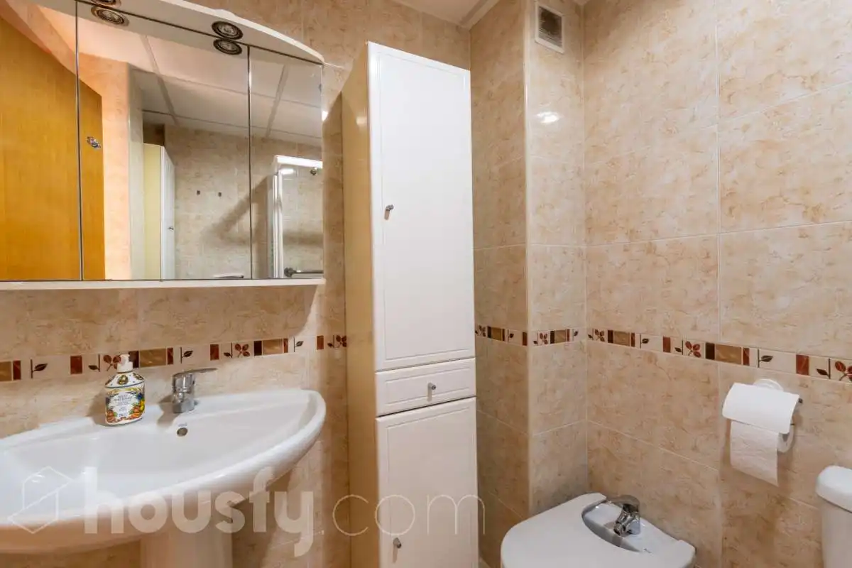 Badezimmer von Wohnung zum Verkauf in Sant Martí Sarroca mit Privatgarten, Abstellraum und Gemeinschaftspool