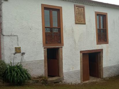 Vista exterior de Casa o xalet en venda en Valdés - Luarca amb Jardí privat, Terrassa i Traster