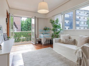 Appartamento con balcone in vendita a Zubiaurre Pasealekua