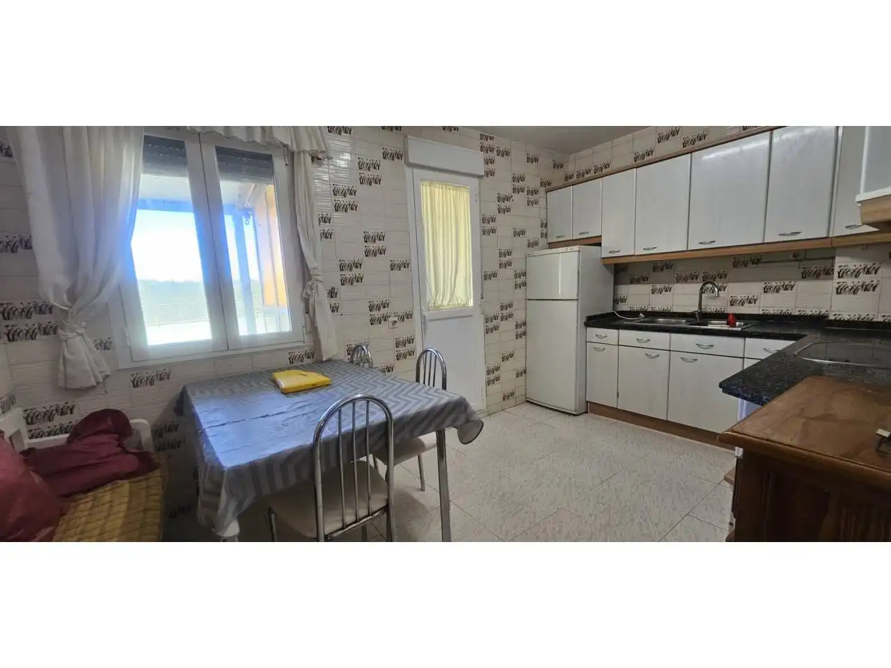 Cocina de Casa adosada en venta en Sariegos con Calefacción, Parquet y Terraza
