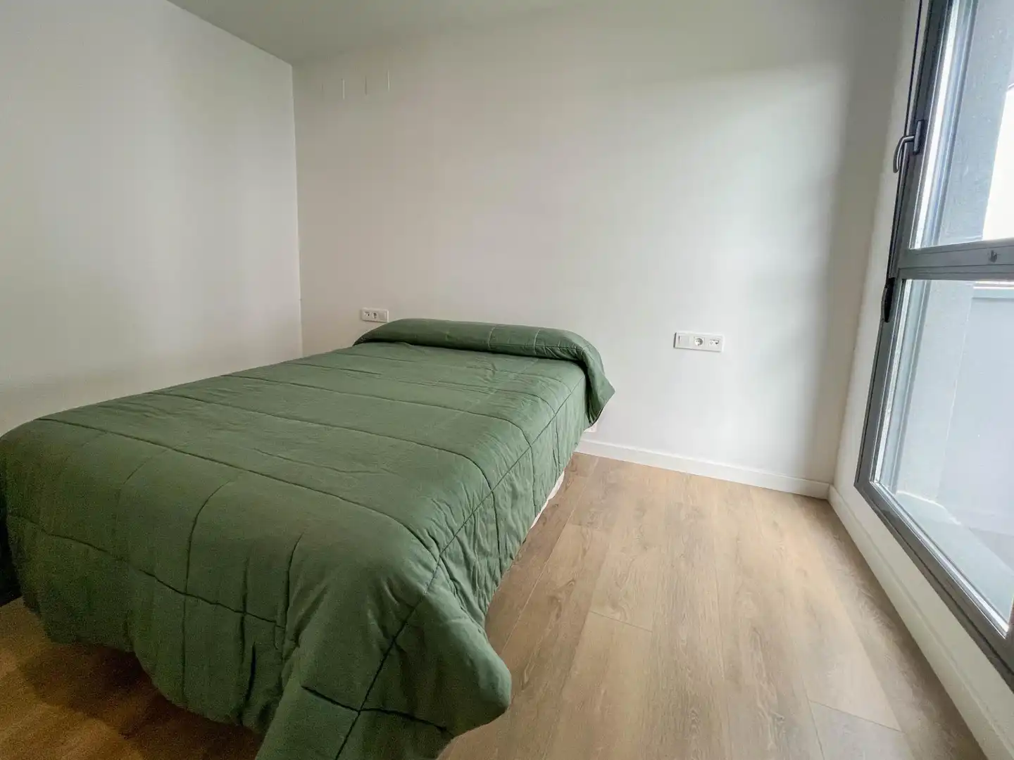Bedroom of Flat for sale in Valencia  with Air Conditioner, Heating and Private garden
