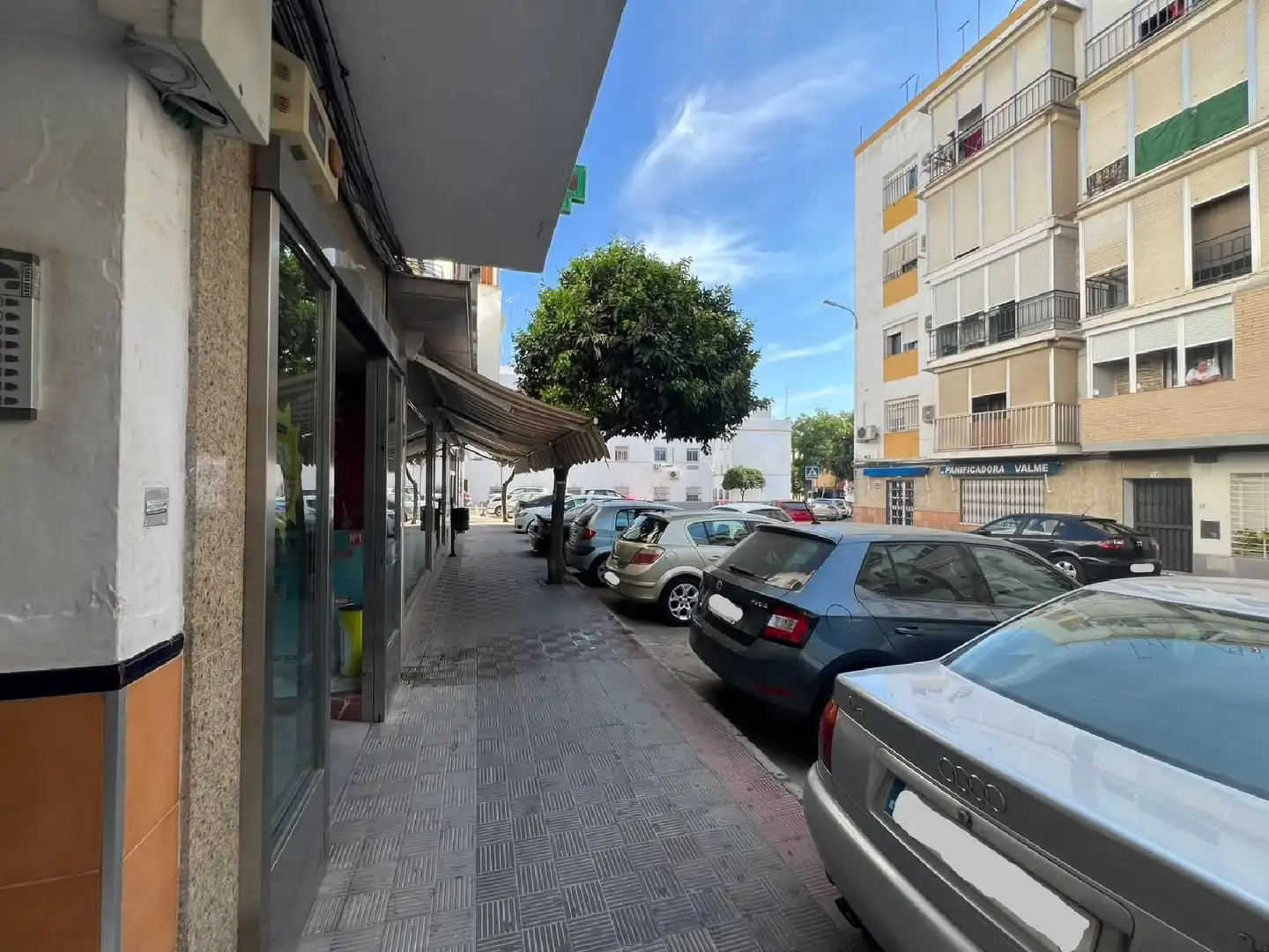 Vista exterior de Pis en venda en Dos Hermanas
