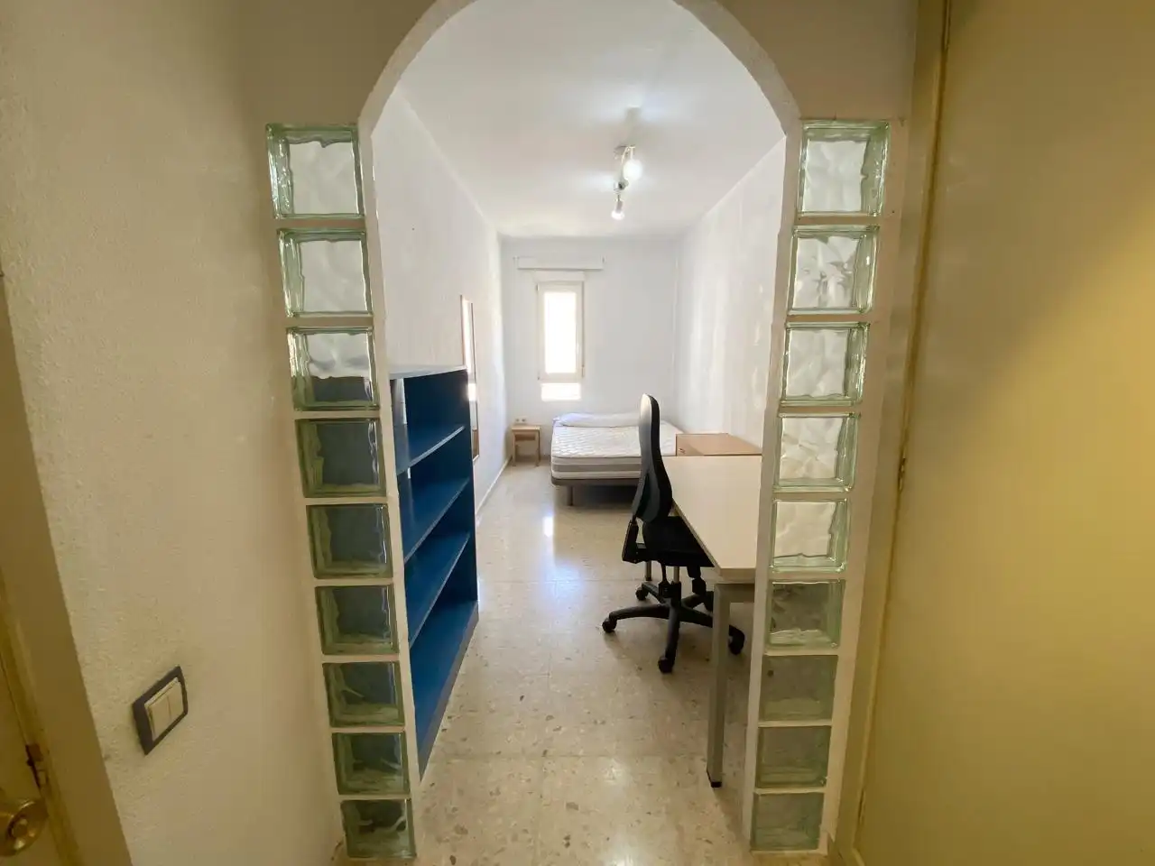 Schlafzimmer von Wohnung zur Miete in Valencia mit Möbliert