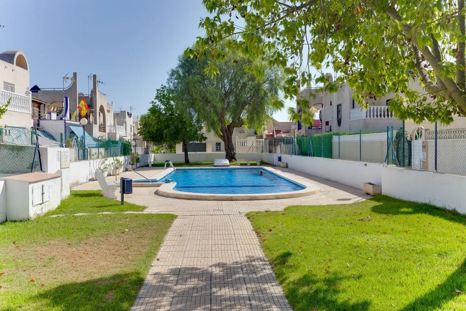 Piscina de Casa adosada en venda en Torrevieja amb Terrassa, Moblat i Piscina comunitària