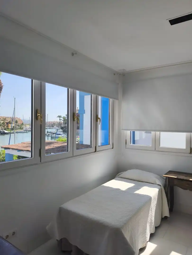 Habitación de Casa adosada de alquiler en Sotogrande con Aire acondicionado, Calefacción y Terraza