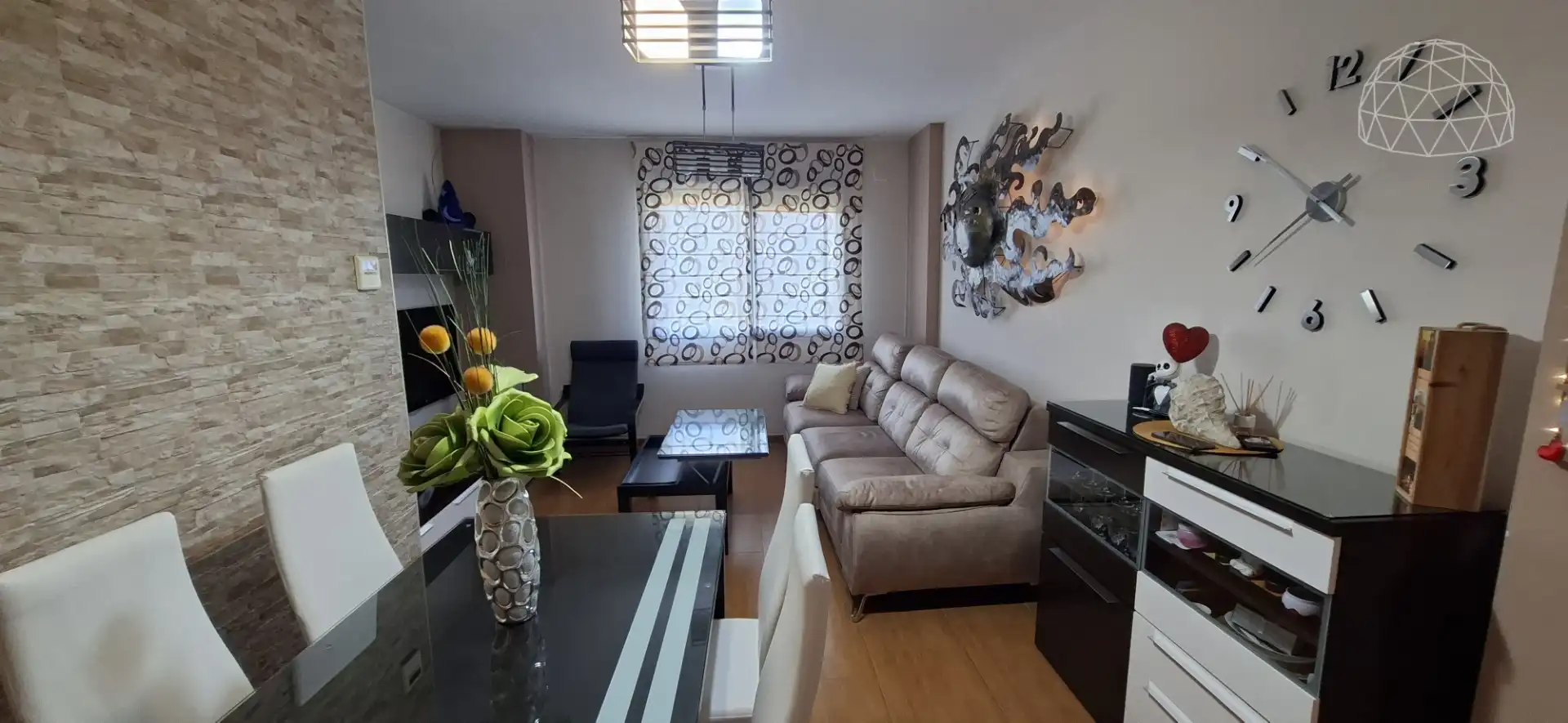 Living room of Flat for sale in Sevilla  with Air Conditioner, Storage room and Furnished