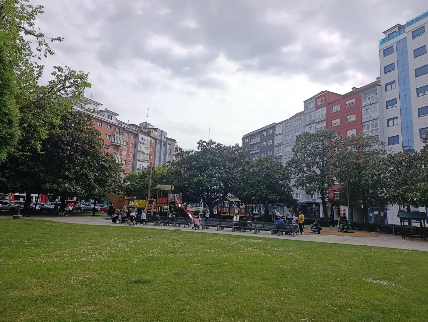Vista exterior de Apartament de lloguer en Avilés amb Calefacció i Moblat