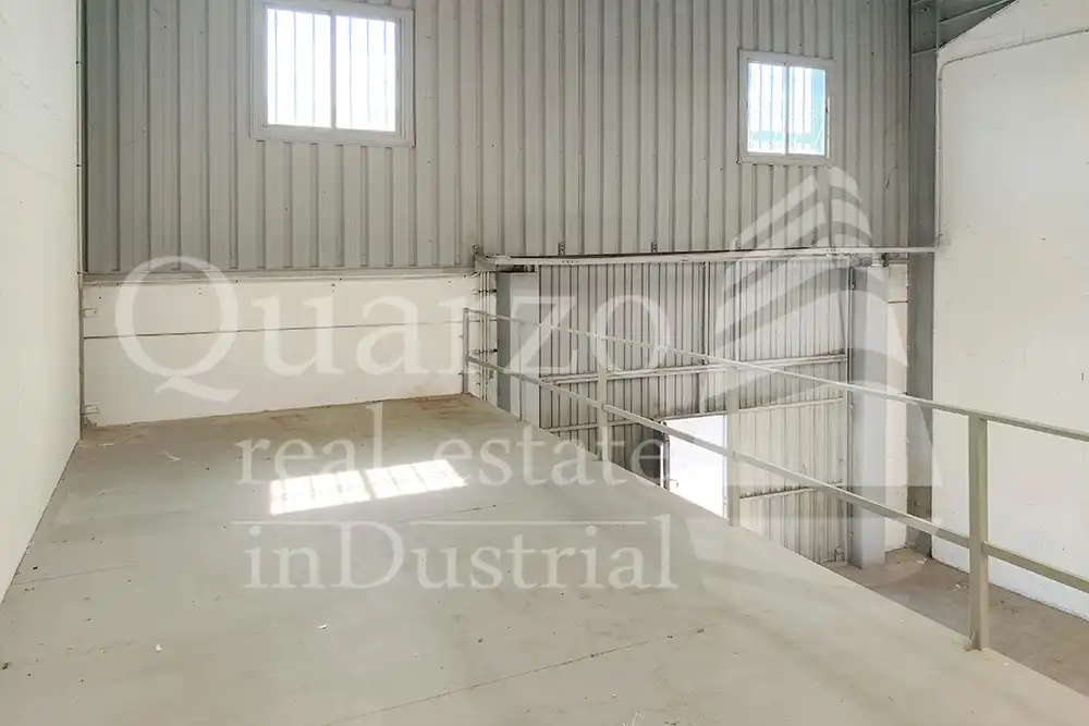 Nau industrial en venda en Velilla de San Antonio
