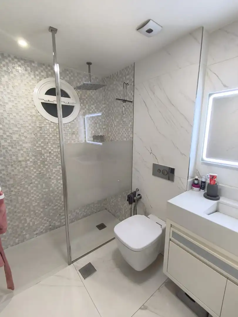 Bathroom of Flat for sale in Madrid  with Air Conditioner, Heating and Storage room