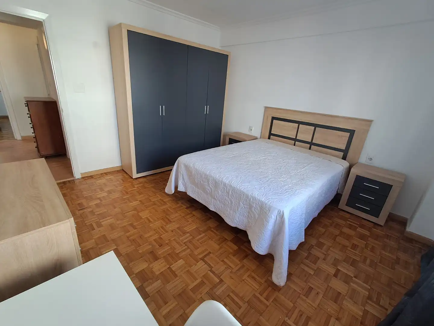 Bedroom of Flat for rent in Vigo   with Parquet flooring, Furnished and Oven