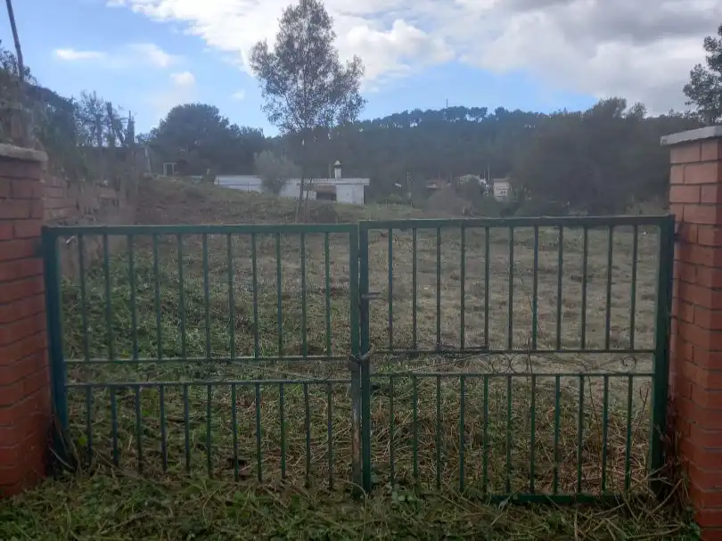 Terreny residencial en venda a Carrer de la farigola 25