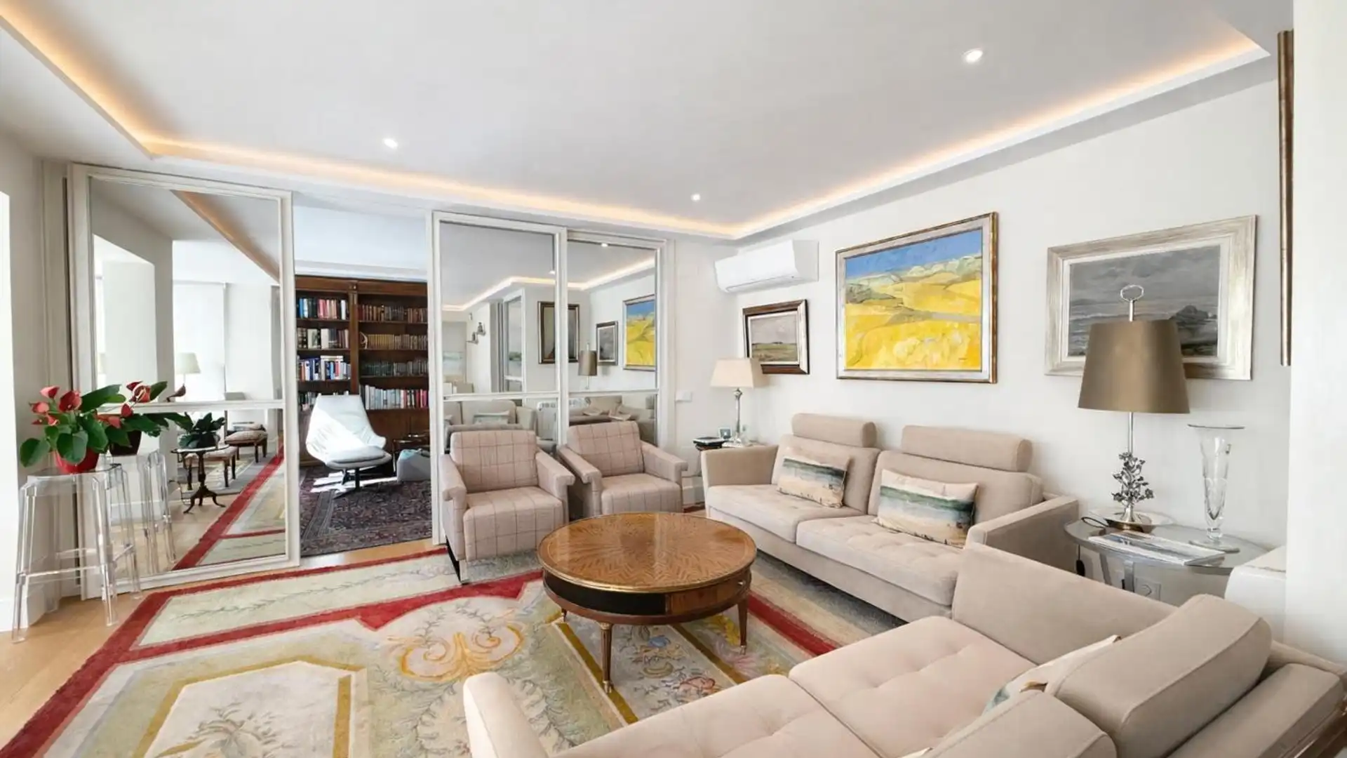 Flat for sale in José Rodríguez Pinilla, Centro