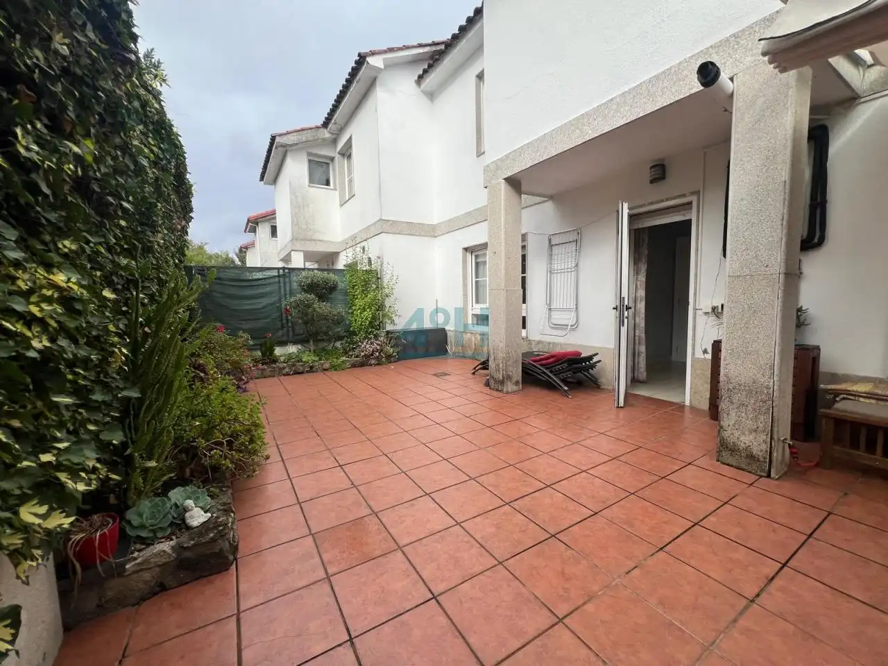 Vista exterior de Casa adosada en venta en Ourense Capital  con Calefacción, Jardín privado y Parquet
