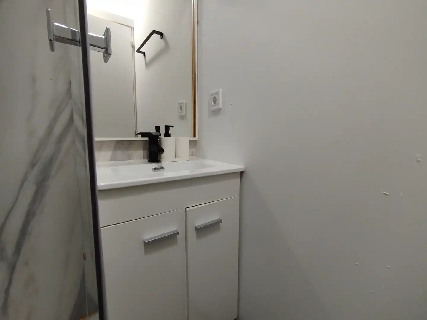 Bathroom of Flat for share in Madrid  with Air Conditioner, Heating and Furnished