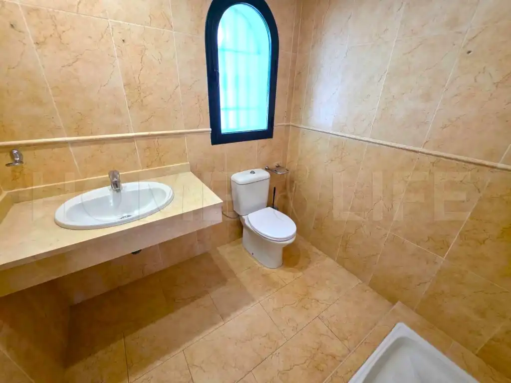 Baño de Casa o chalet en venta en Manilva con Jardín privado, Terraza y Piscina