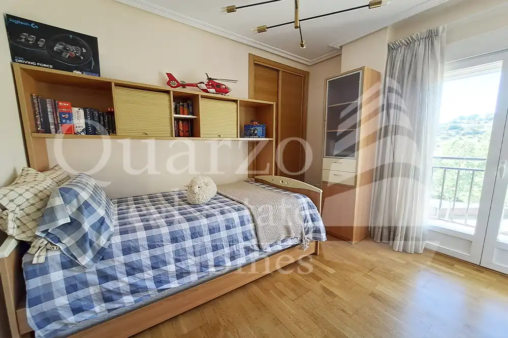 Habitación de Casa adosada en venta en Plasencia con Calefacción, Terraza y Balcón