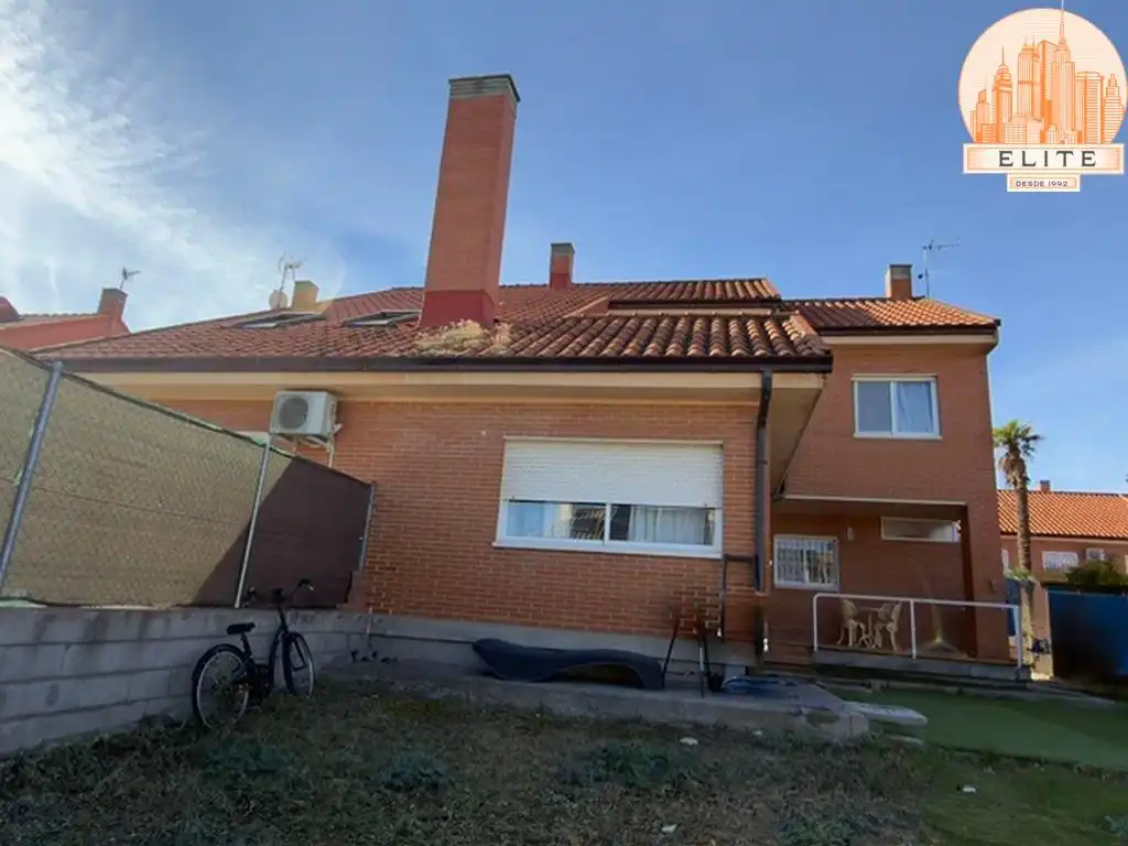 Casa pareada con jardín en venta en  Urbanizaciones, imagen 3