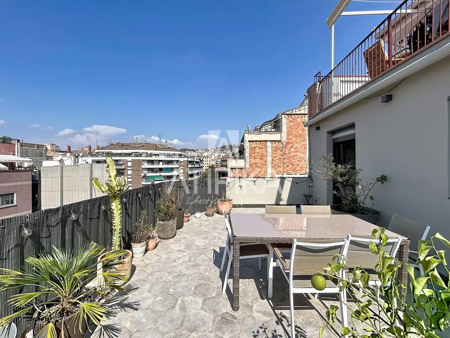 Terrasse von Dachboden zur Miete in Barcelona mit Klimaanlage, Heizung und Parkett