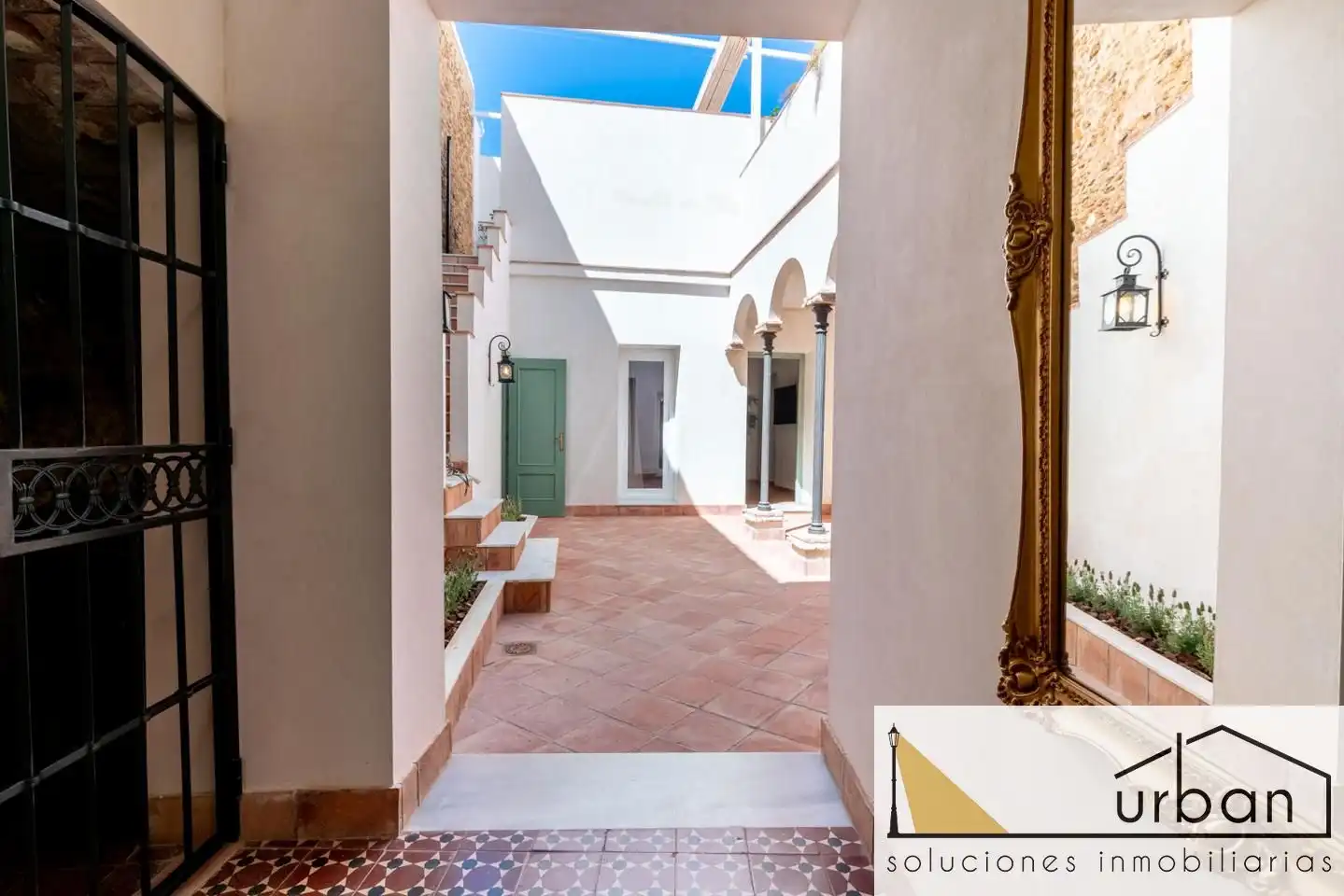 Houses for sale in Chipiona  with Private garden
